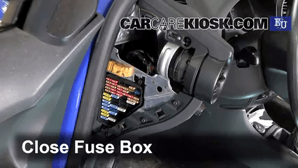 Ubicación de caja de fusibles interior en SEAT Ibiza 2002-2008 - 2002